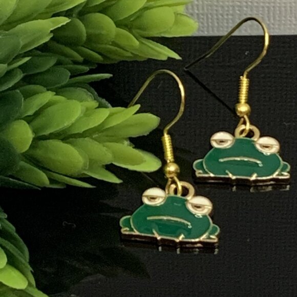 Frog Earring, Silly Animal Earring, Frog Jewelry, Amphibian Earring, Gift Idea - Picture 1 of 6